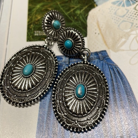 Cow Girl Turquoise Stone Silver Drop Earrings - Picture 11 of 14